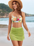 Bikini top floreado cintura alta con falda verde