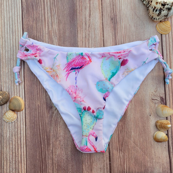 Bottom de Bikini Niña DESIRE con Aberturas Flamingos y Cactus