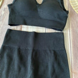 Conjunto Deportivo Top + Short Negro con Escote