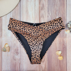 Bottom de Bikini DESIRE Traslapado Leopardo DAMA