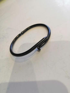 Pulsera metálica de Clavo Negro