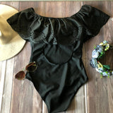 Monokini Negro con Vuelo de Encaje Sobre Hombros