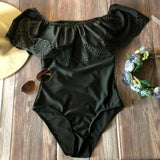 Monokini Negro con Vuelo de Encaje Sobre Hombros