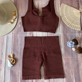 Conjunto Deportivo Top + Short Café con Escote