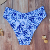 Bottom de Bikini DESIRE Traslapado Rosas Azules DAMA